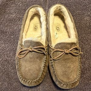 Ugg slippers / moccasins  USA sz 9